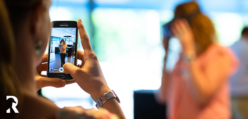 Woman_recording_VR_with_smartphone